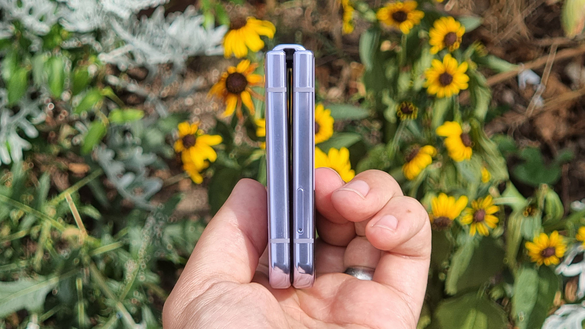 Samsung Galaxy Z Flip 4 viola chiuso