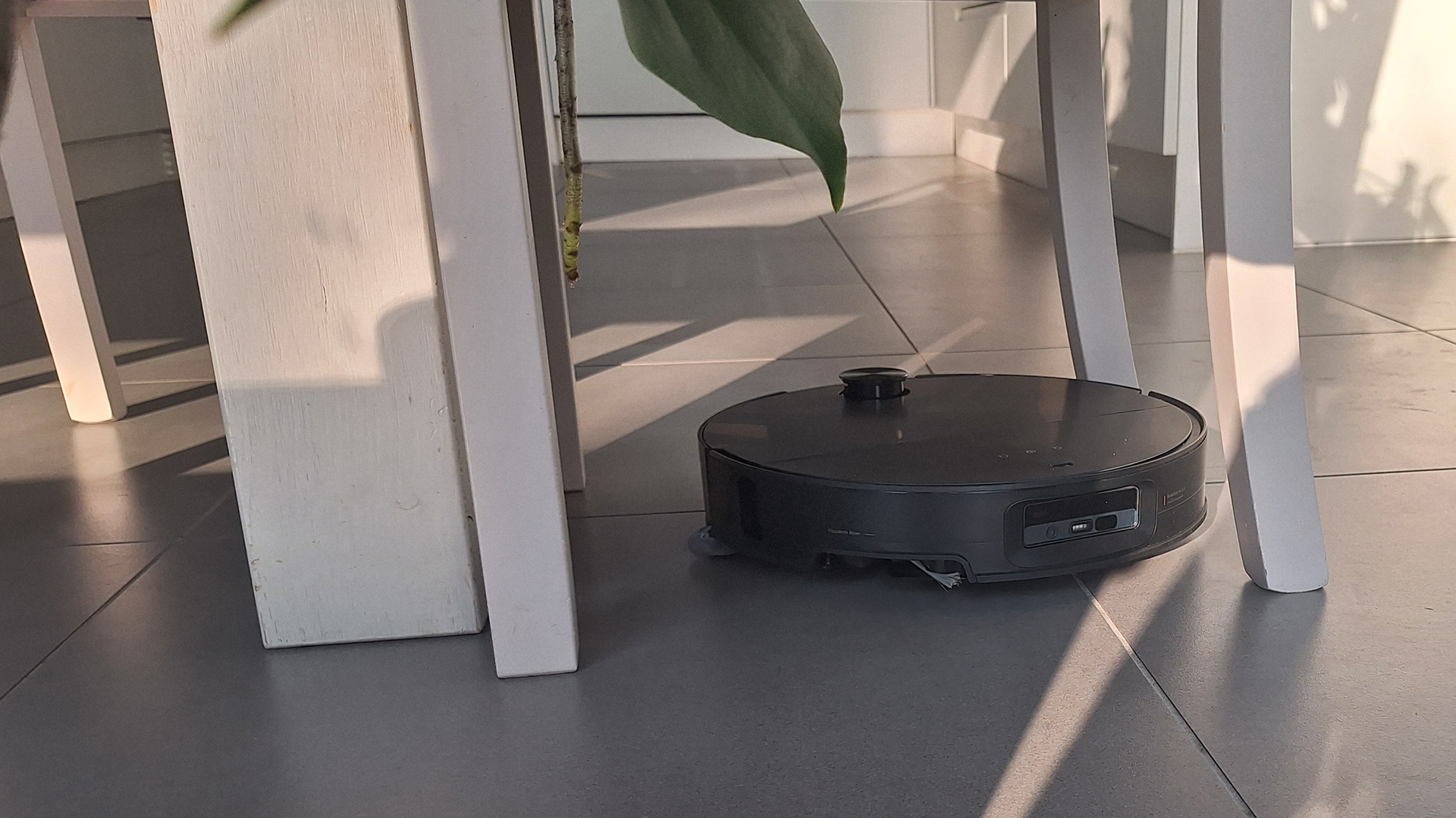 Roborock Saros 10 navigating around tester's home