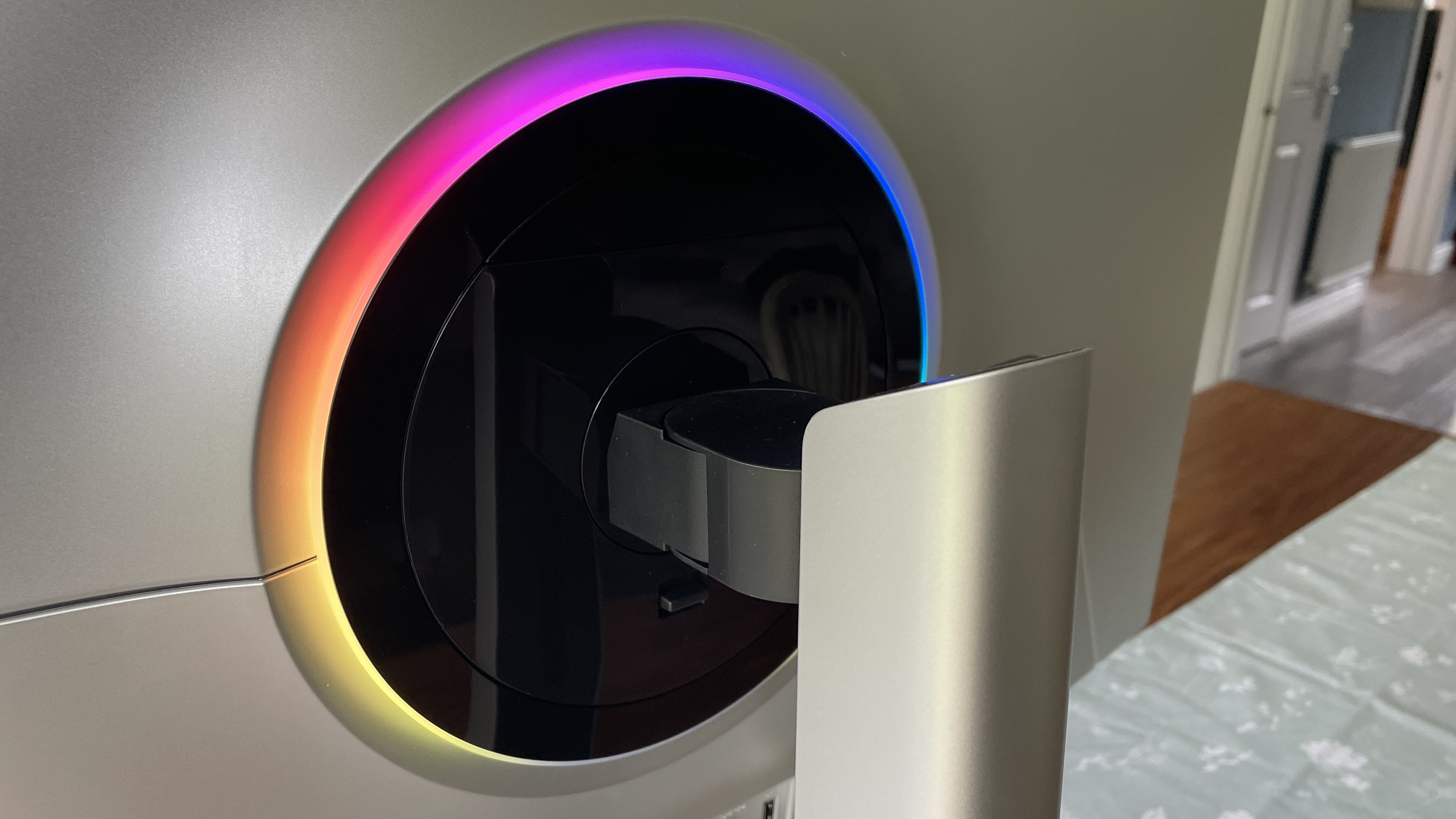 The rear lighting of the Samsung OLED G8.