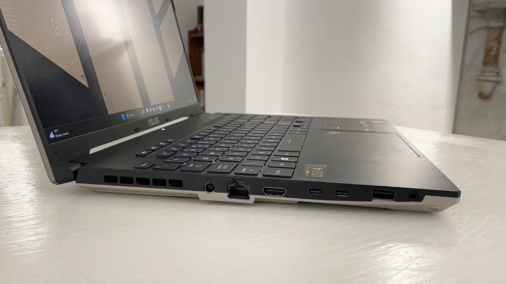 Asus TUF Gaming 16 Advantage Edition laptop ports