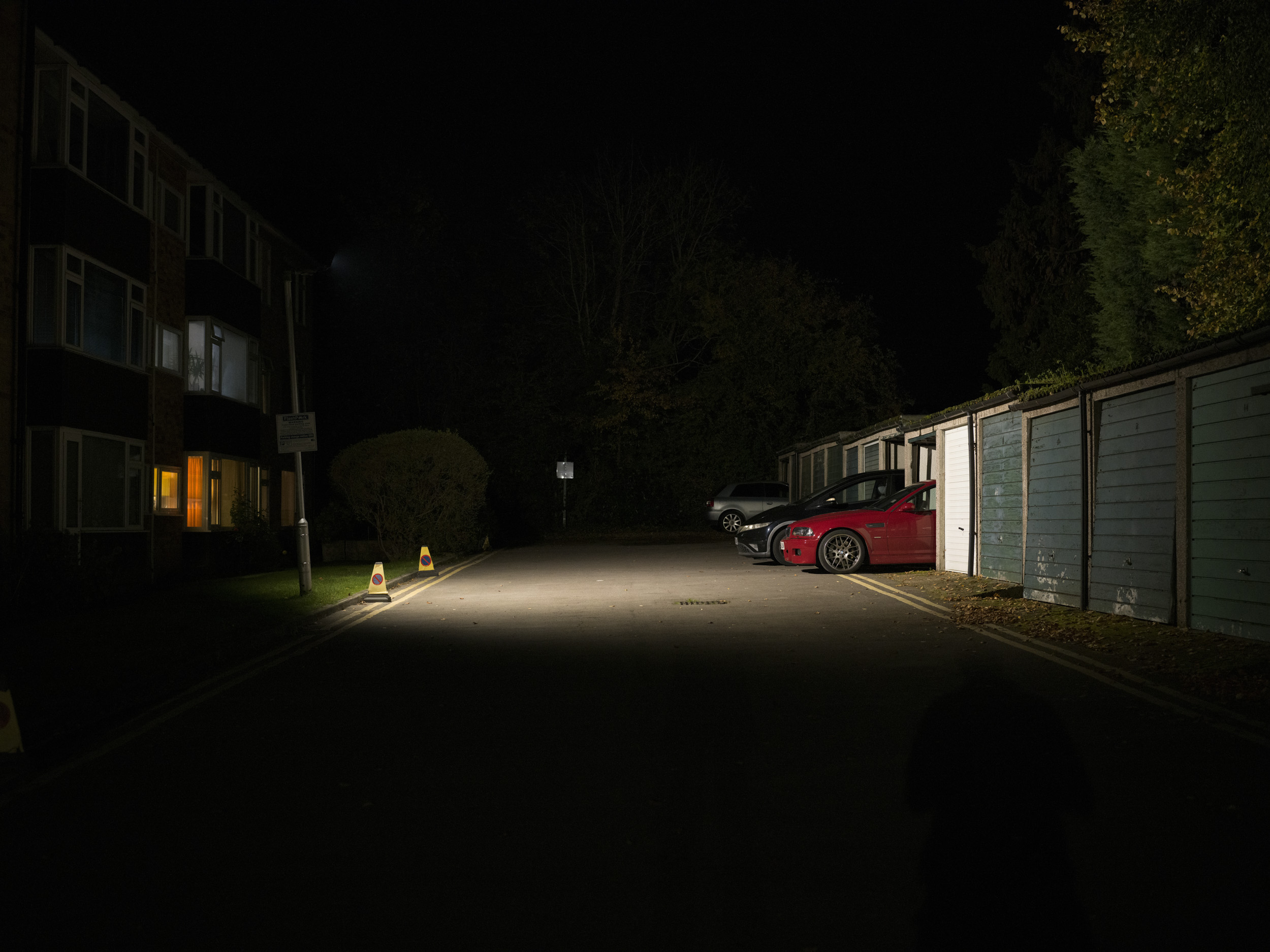 A sharp handheld urban picture taken with the Hasselblad X2D 100C at night with long exposure time