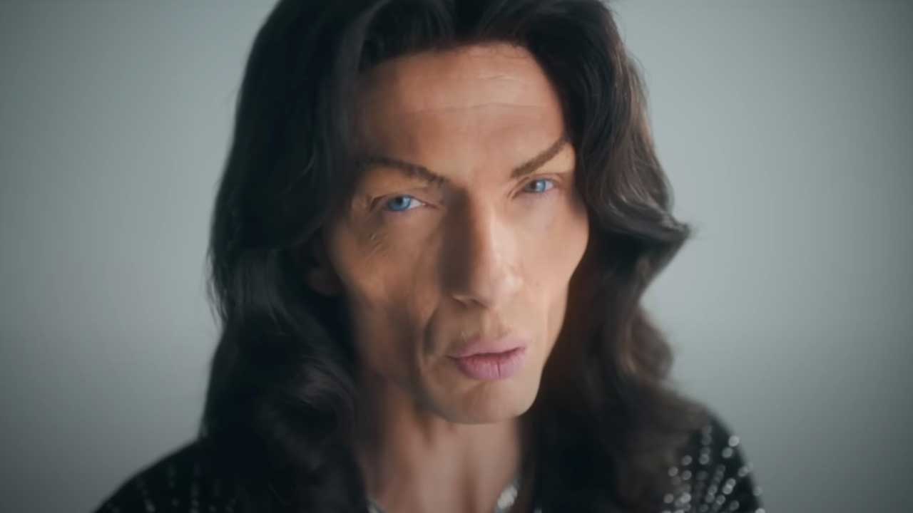 Justin Hawkins in the video for I Hate Myself