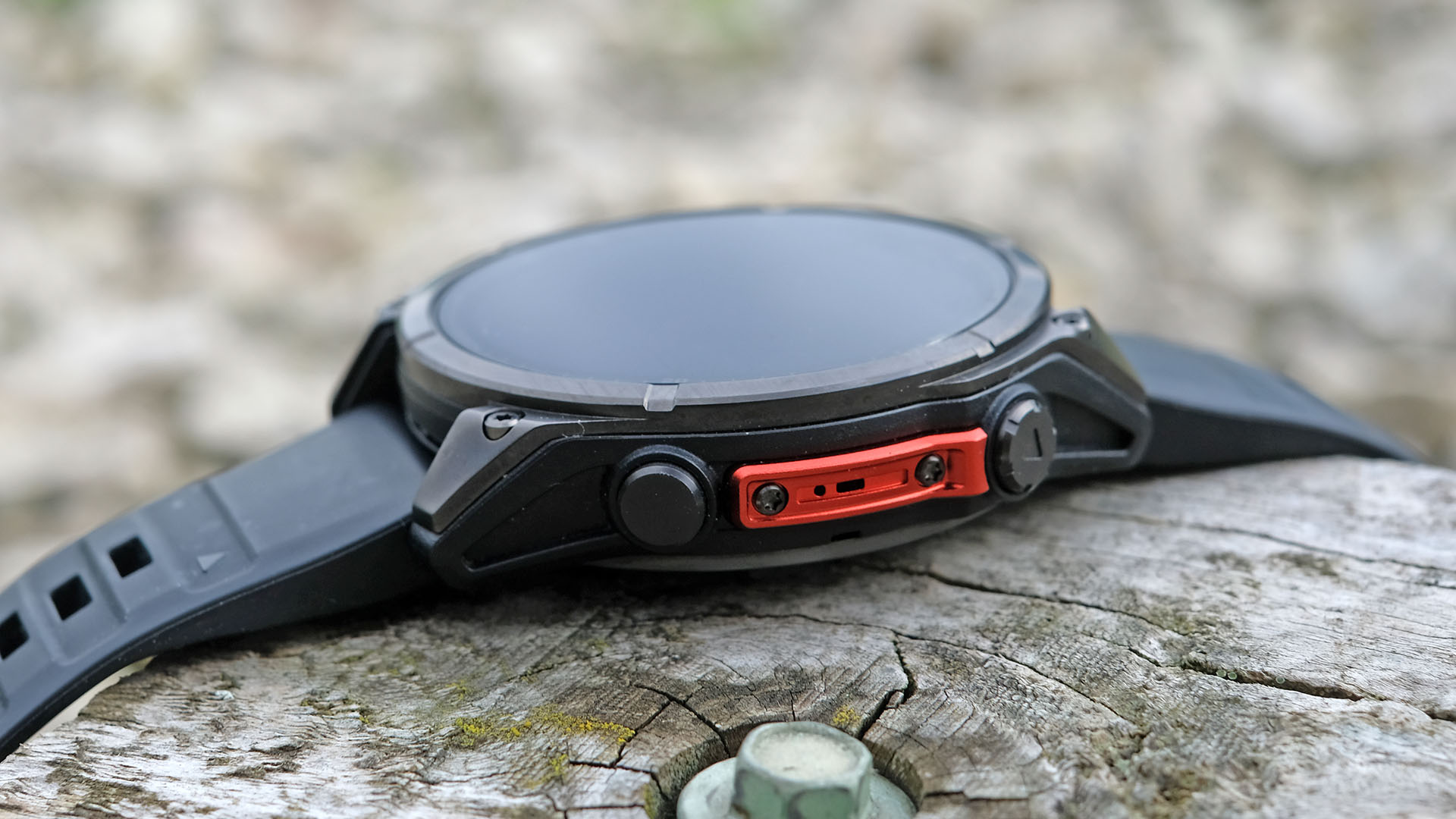 Garmin Fenix 8, view from the side