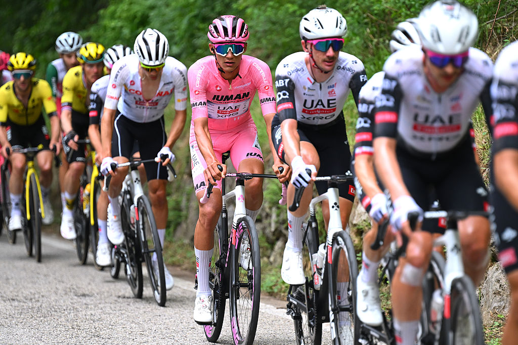 Isaac Del Toro in the maglia rosa on stage 15 at the Giro d&#039;Italia