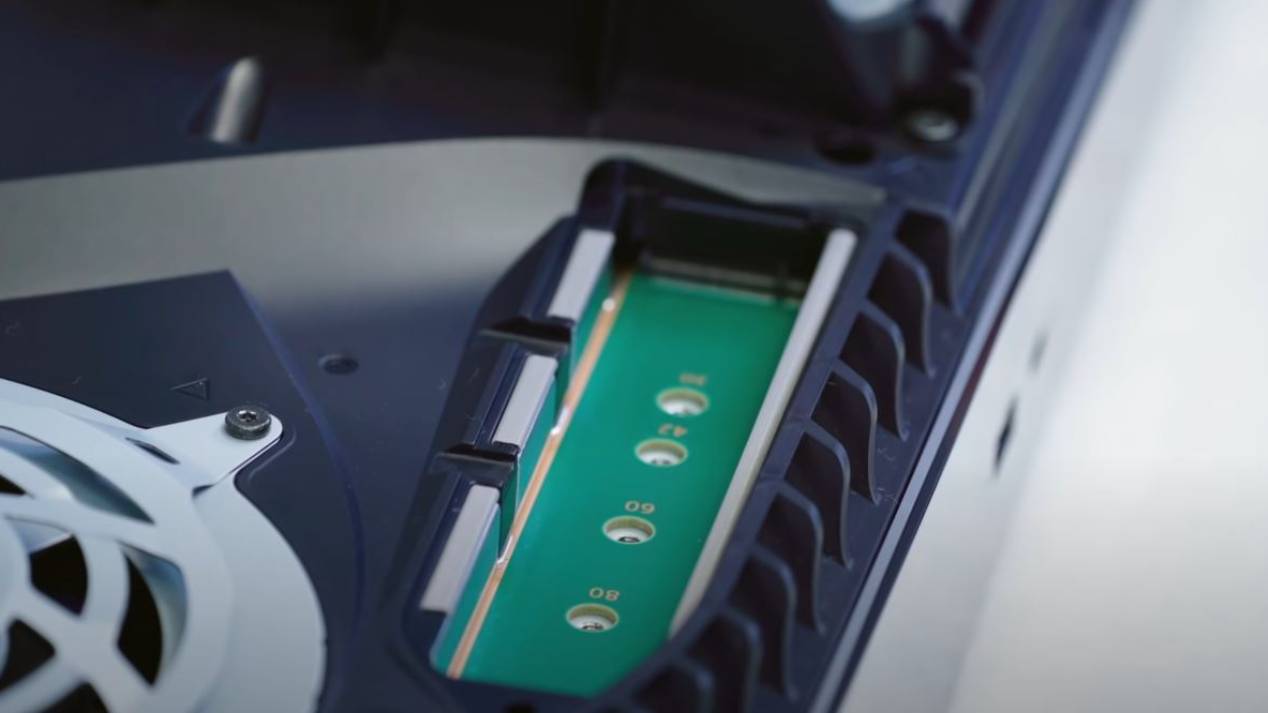 Spor til SSD-enhet i PS5.