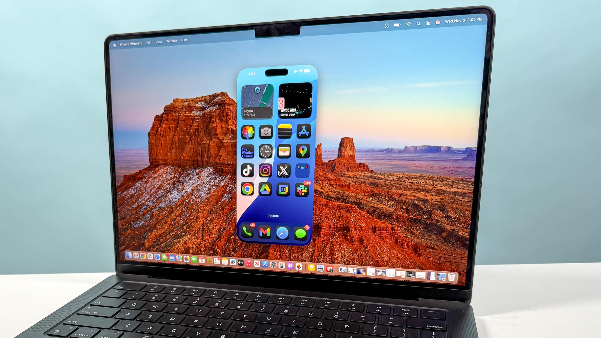 MacBook Pro (2024, M4) iPhone mirroring