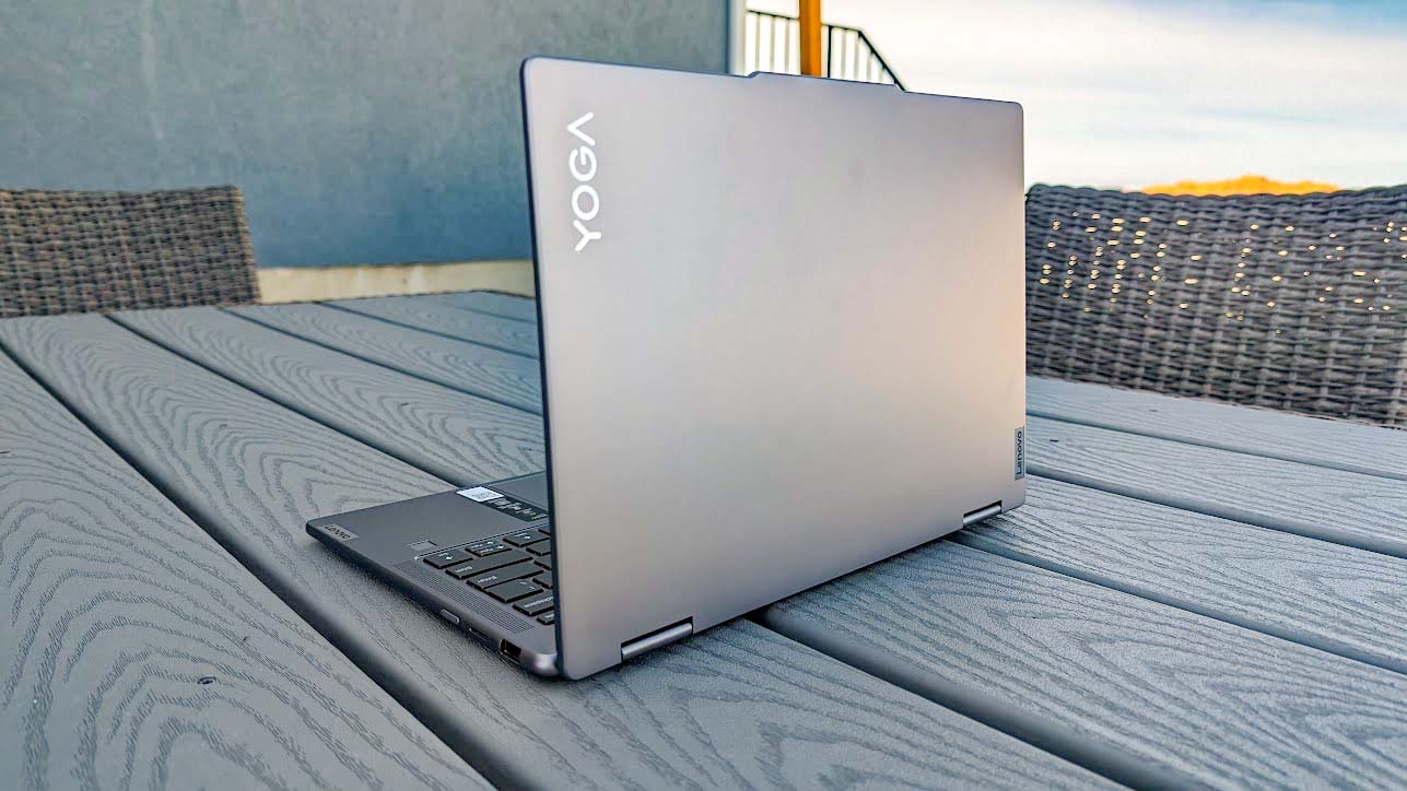 Lenovo Yoga 7 backside.