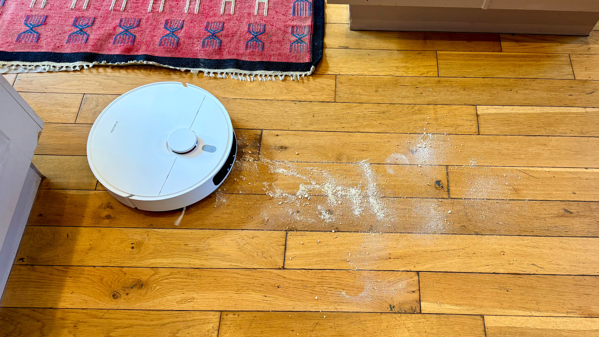 Xiaomi X20+ cleaning up flour
