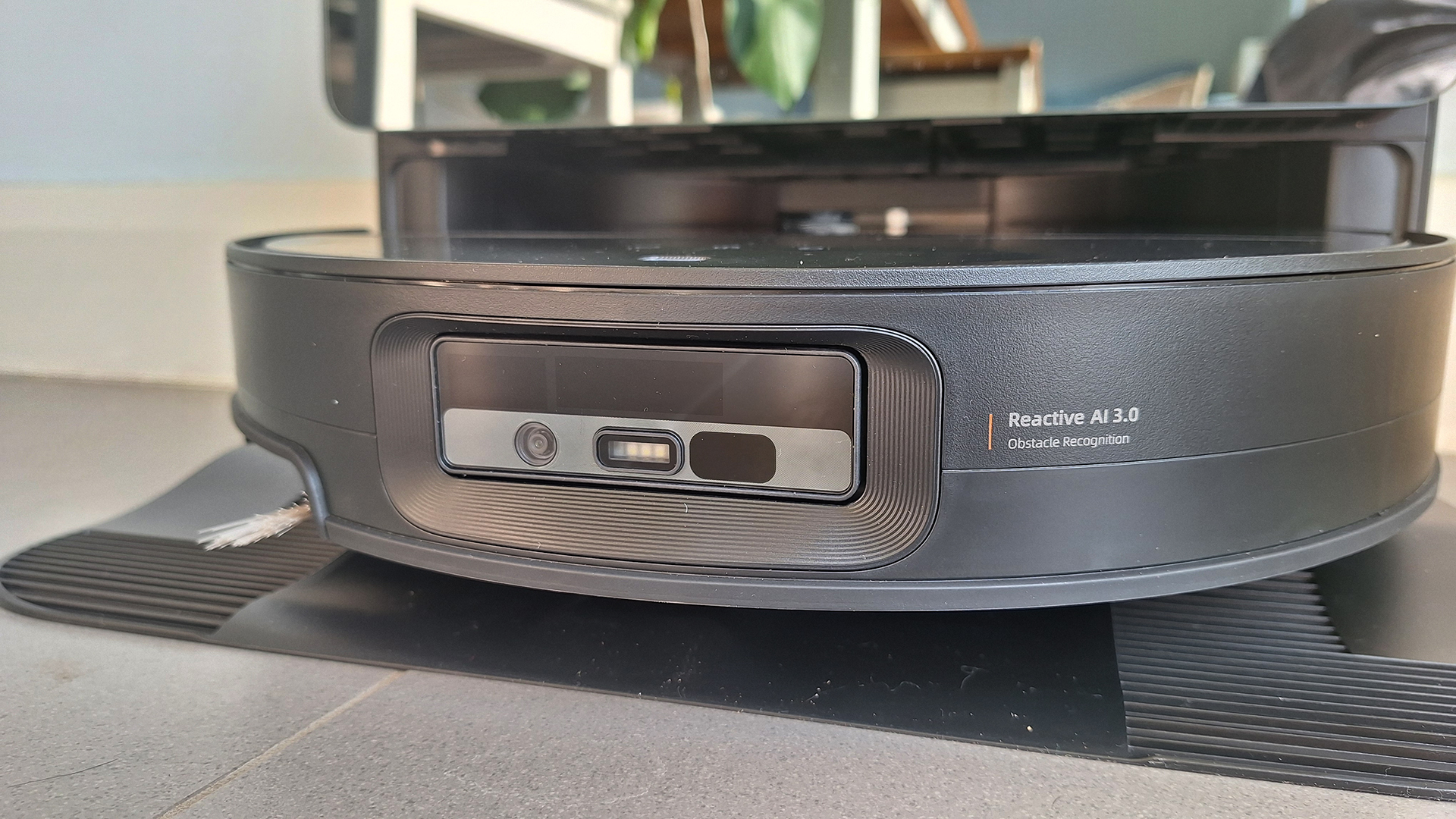Roborock Saros 10 from the front