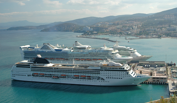 cruise-ships-110324-02